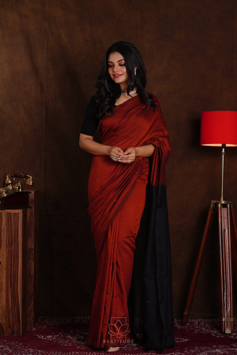 Red on sale khadi saree