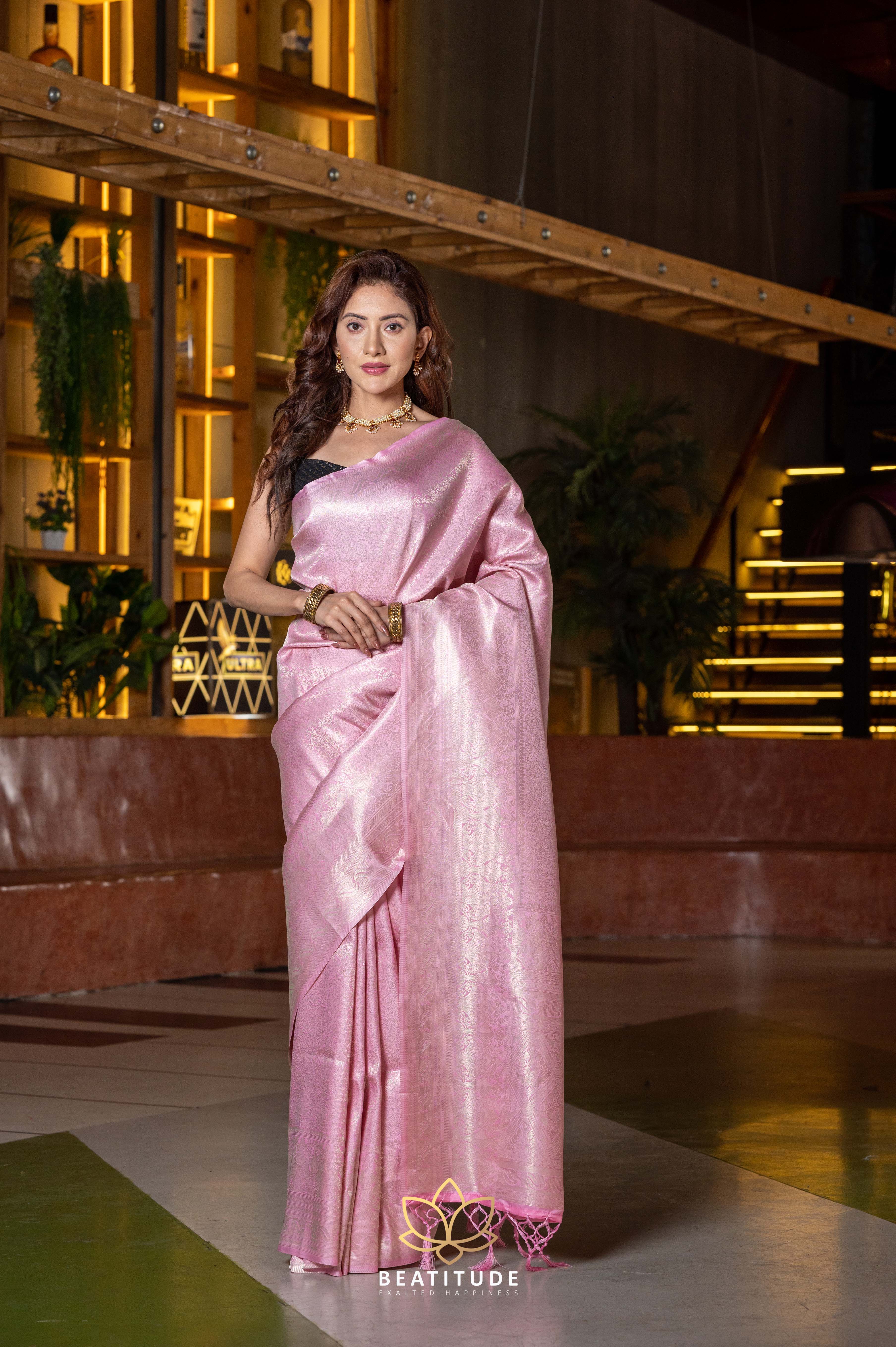 Handloom Mauve Pure Silk Kanjivaram Saree With Veldhari Gold Zari Work –  WeaverStory
