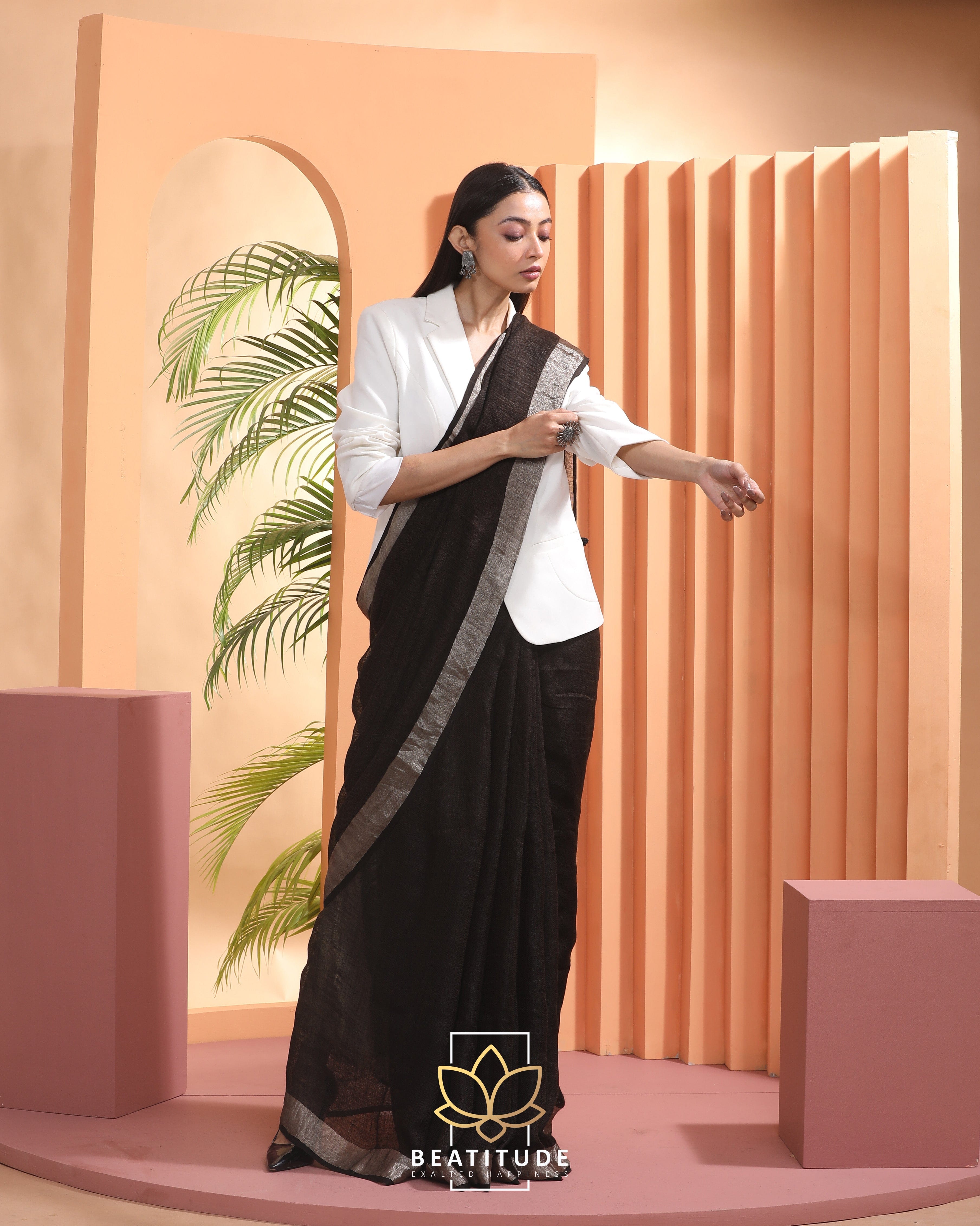 plain linen saree with golden zari border