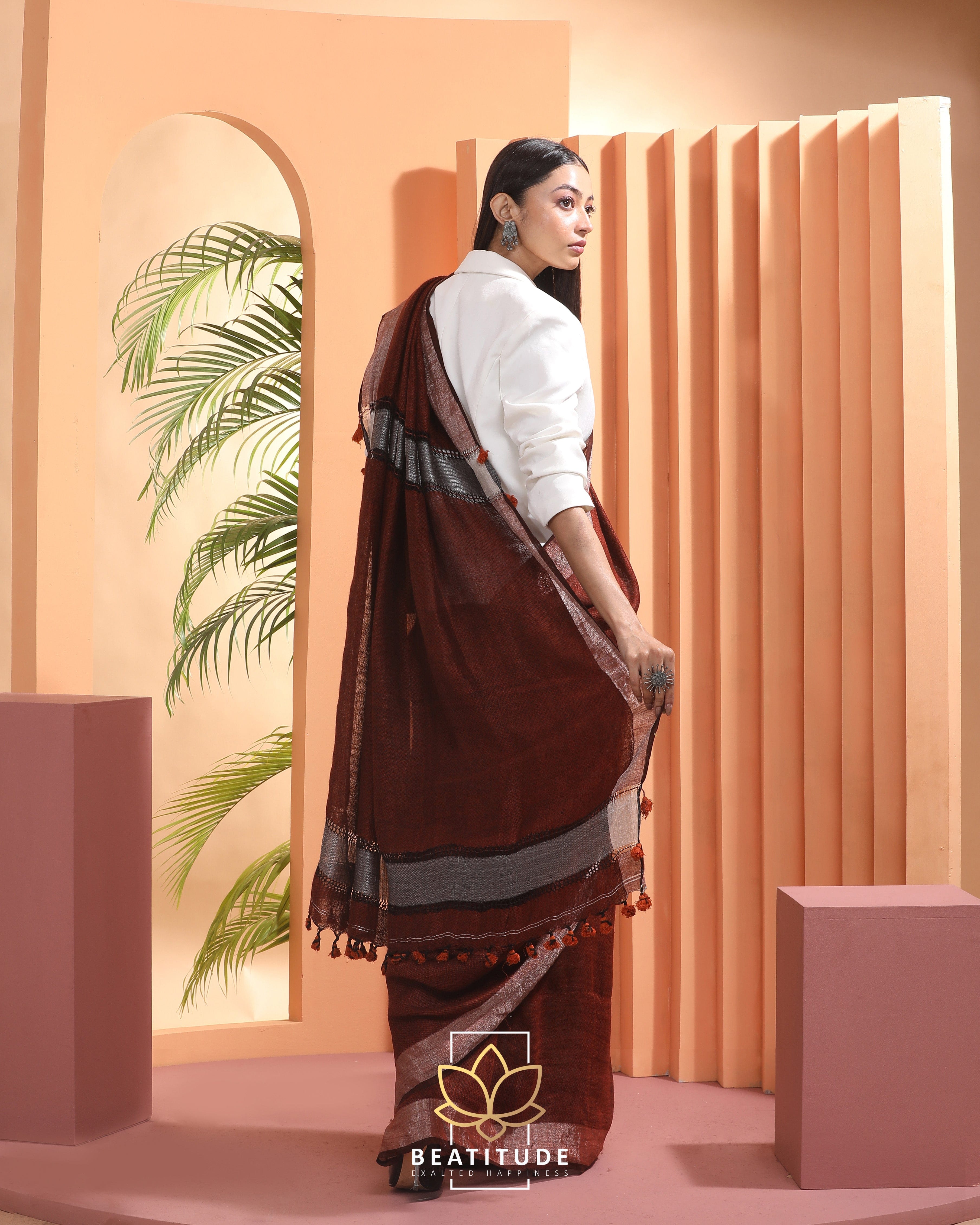 Black with Maroon Linen Saree – Fashionous