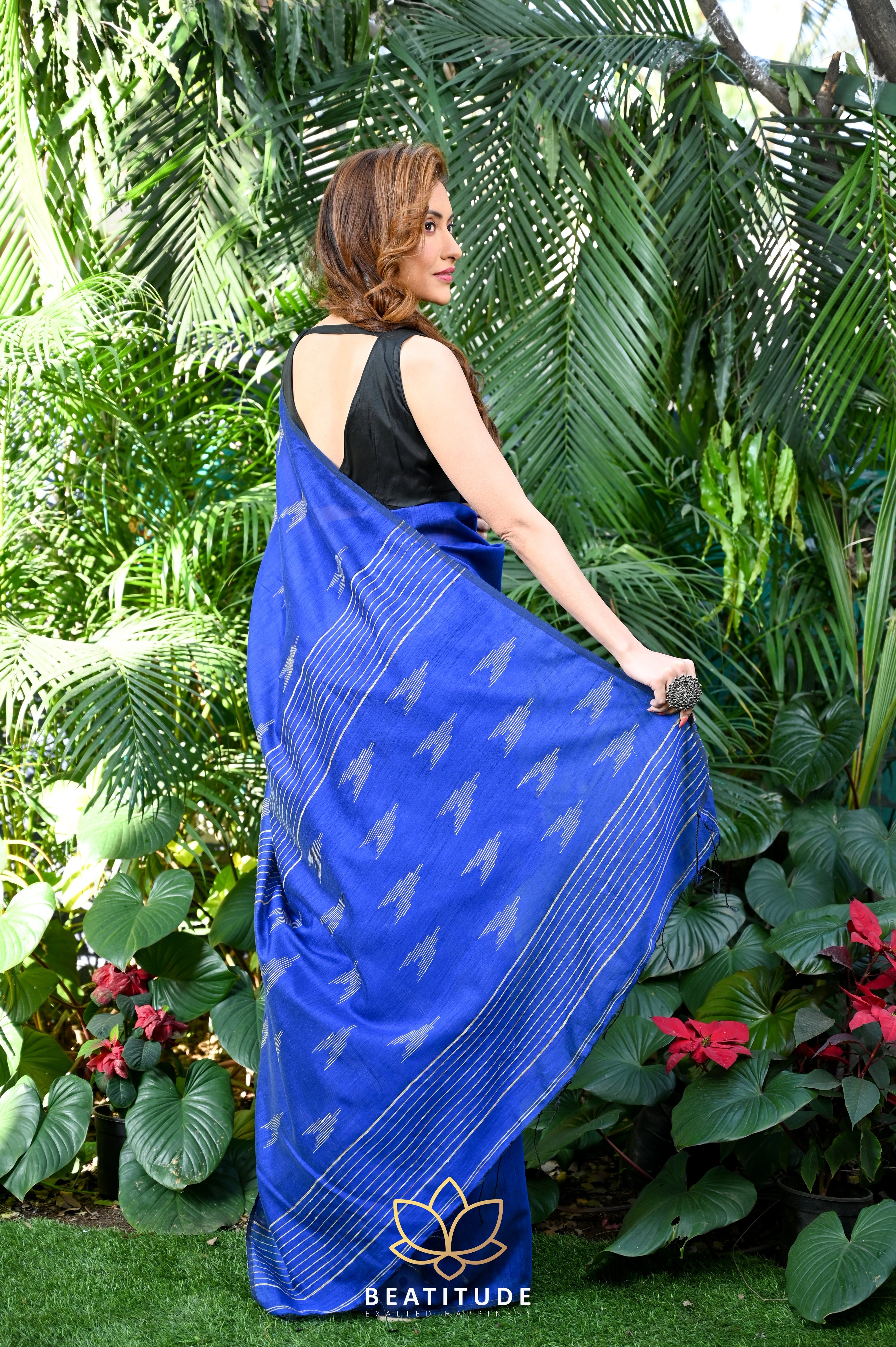 Wedding Royal Blue Raw Silk Banarasi Handloom Saree, With Blouse Piece at  Rs 15925 in Varanasi